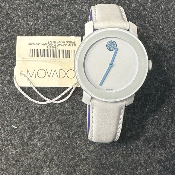Movado white leather strap with light blue accents - Picture 5 of 7